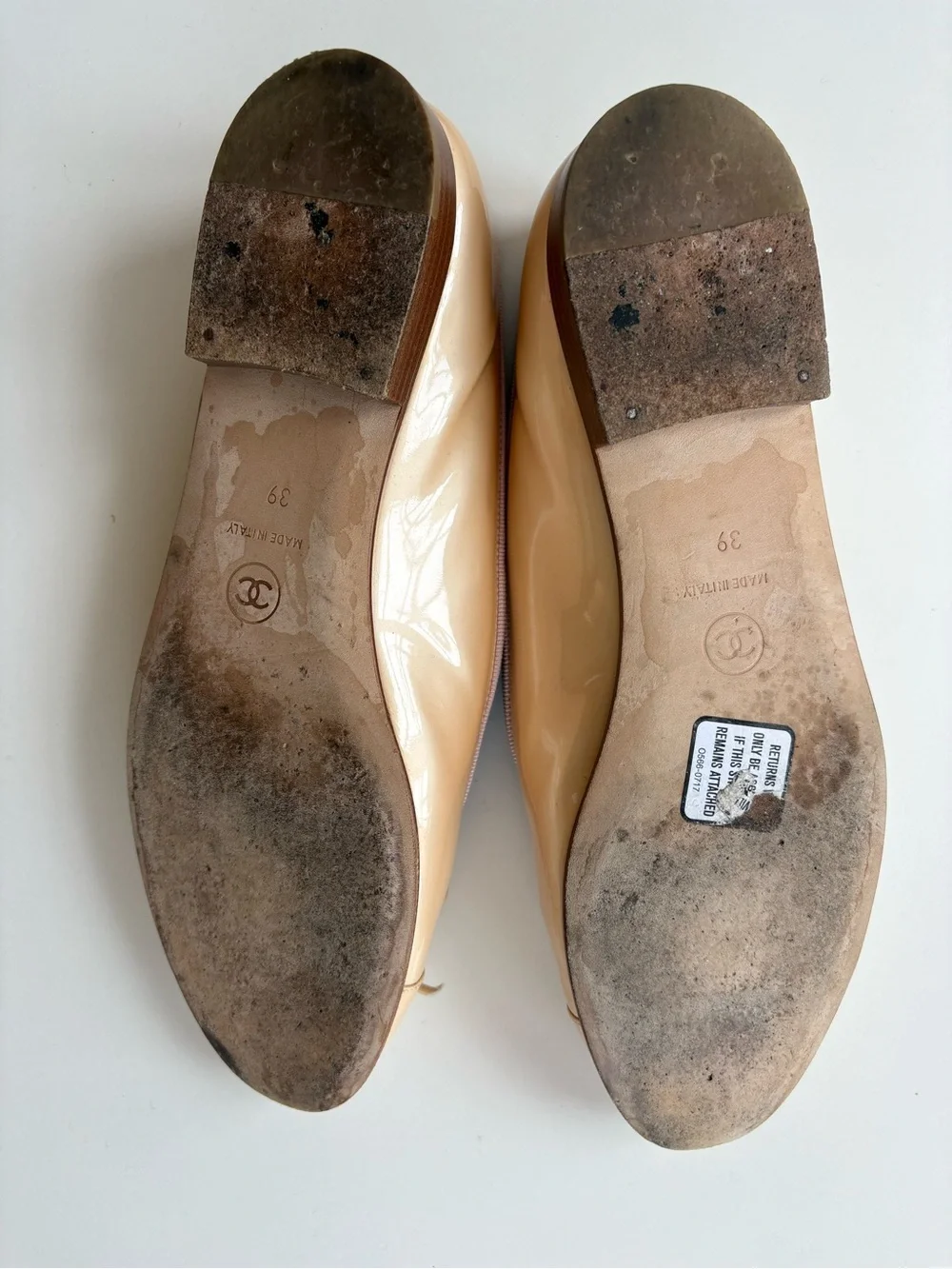CHANEL Beige Patent Leather Bow Ballet Flats - Picture 6 of 6